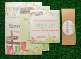 Must Be Fete – Belly Band Invitation Set